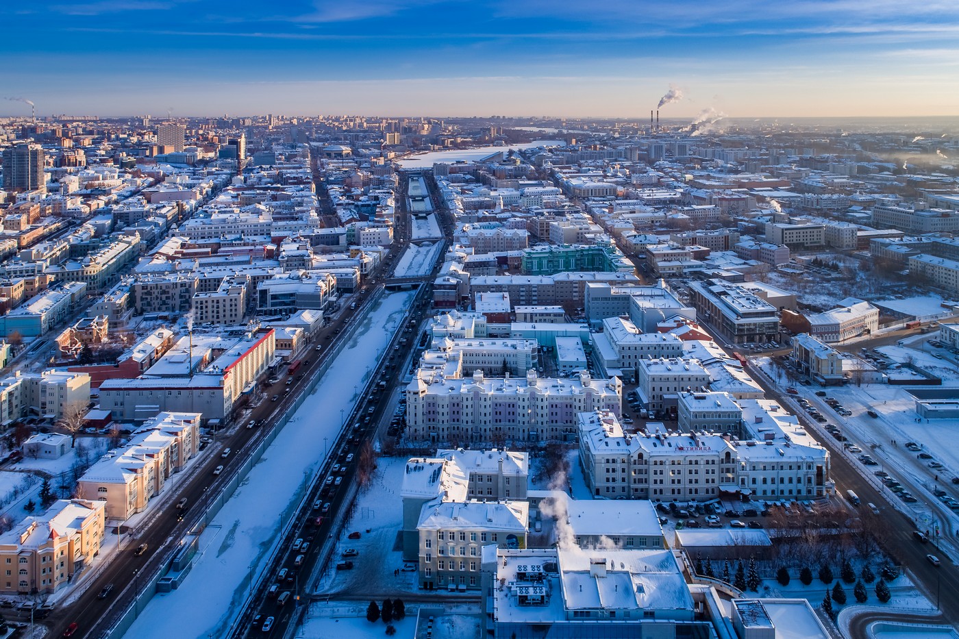 Зимняя казань фото. Казань Ново-Савиновский район зимой. Зимняя Казань с высоты. Зимний город с высоты. Вид Казань зима.